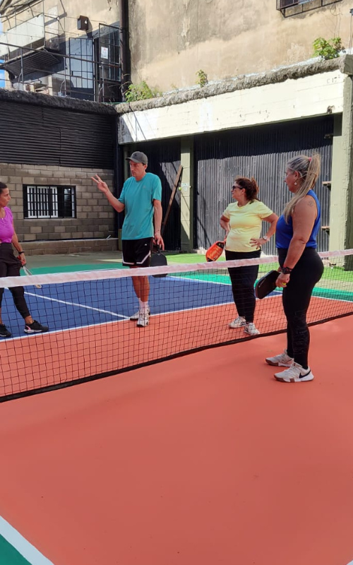 Jugadores de pickleball en Rosario